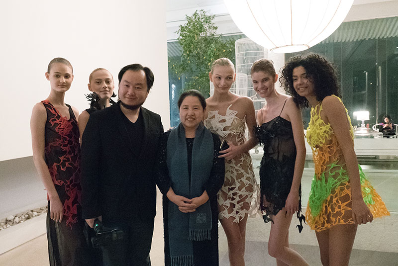 Prof. Li Wei and Dr. Yu Lei with the models