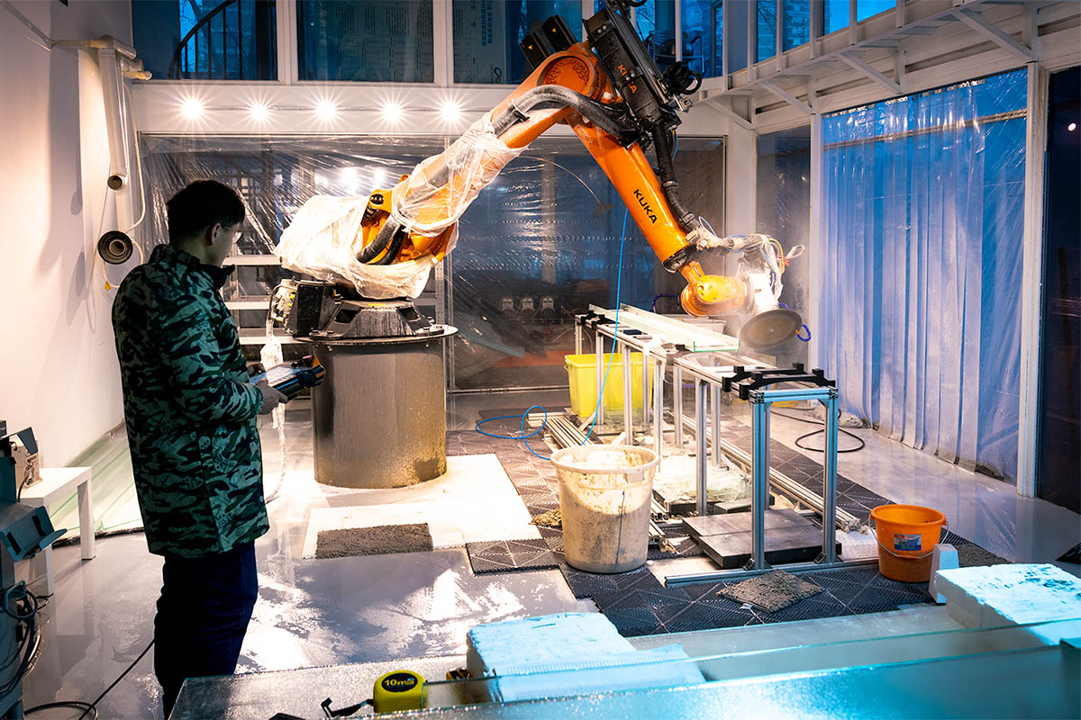 U-shaped glass was cut on-site by robot system