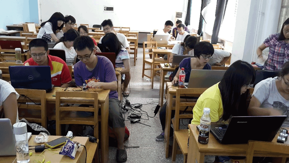 Students in the class of Aduino training